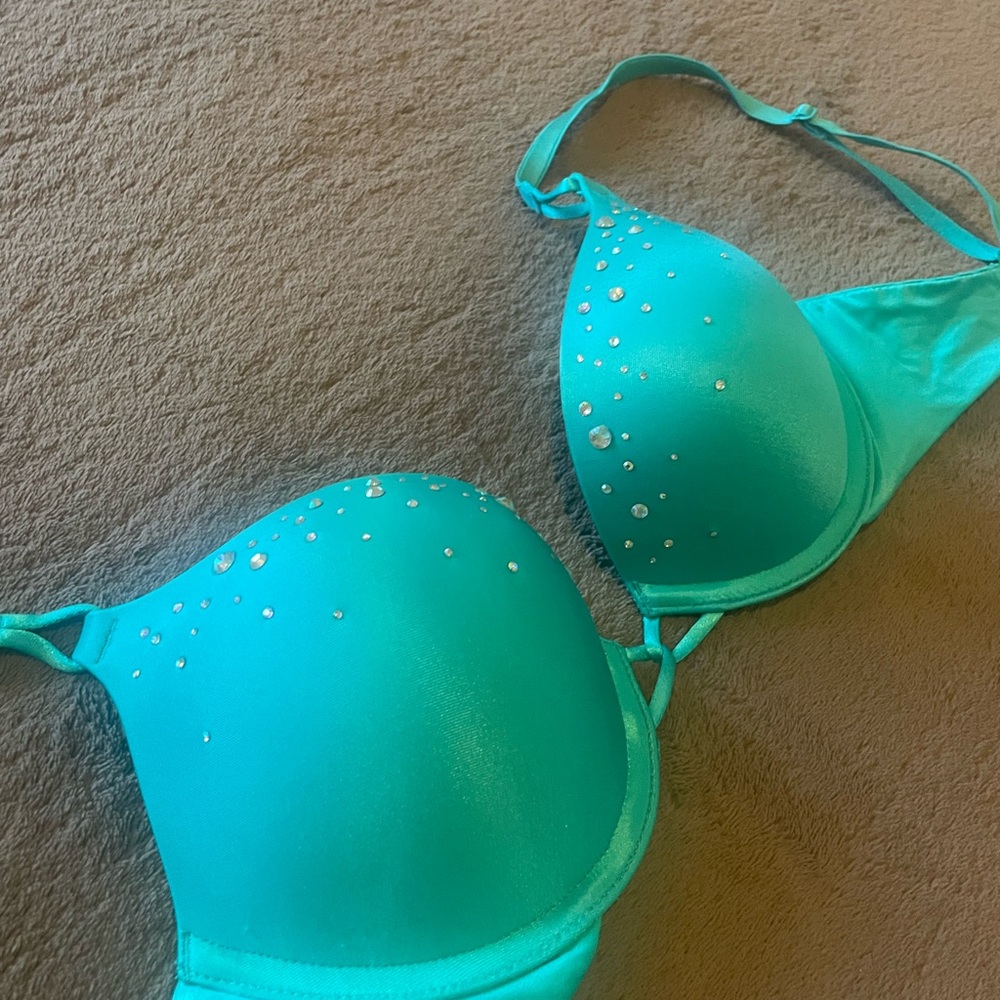 Victoria’s Secret Miraculous Push-Up Plunge Bra